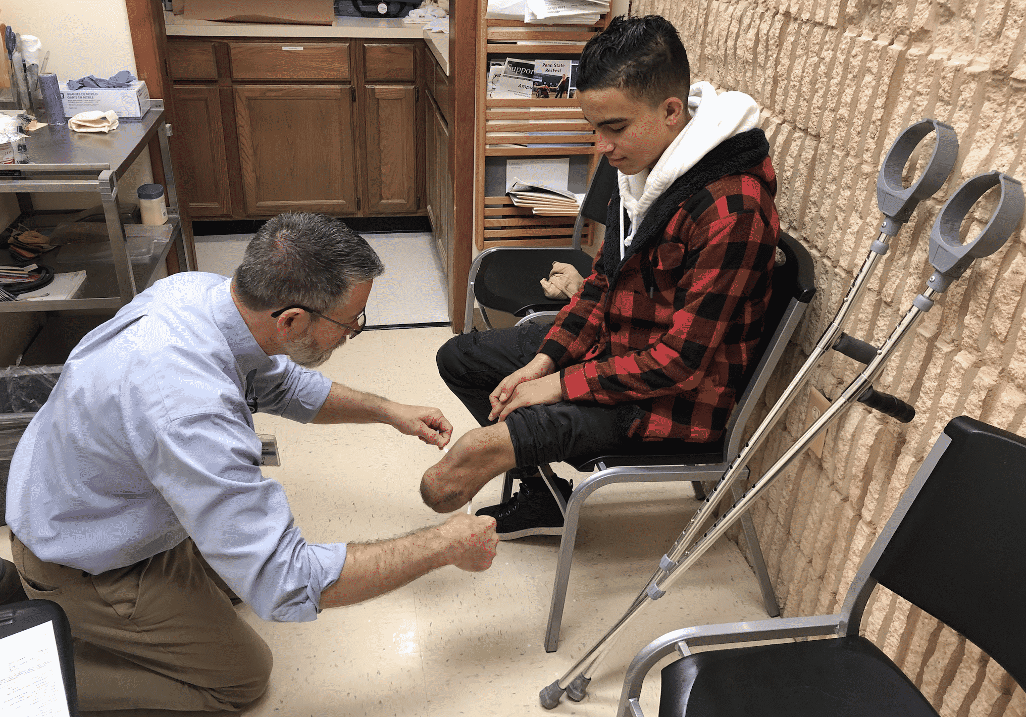 prosthetists working with patient, best prosthetist