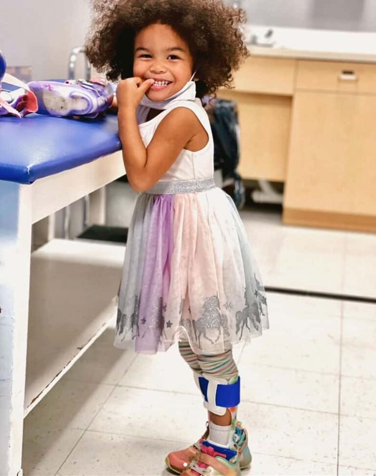 girlwithorthoticsoffice