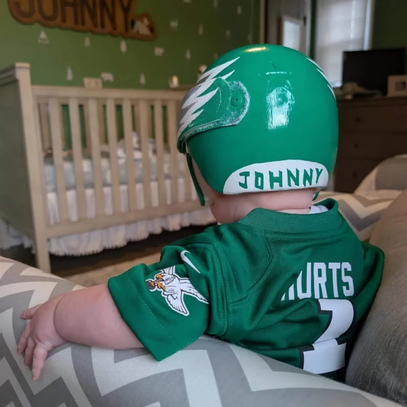 cranial-molding-helmet-Eagles-Johnny